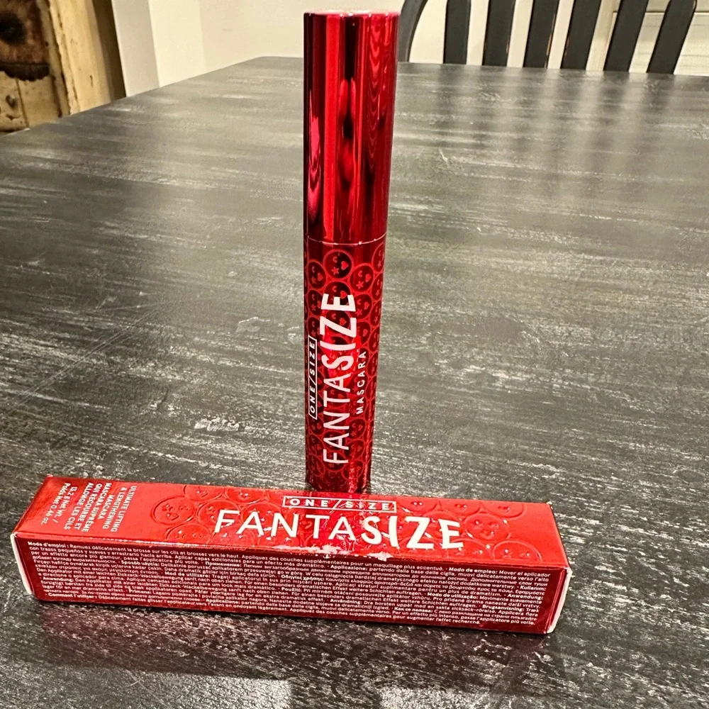 One/Size Fantasize Ultimate Lifting and Lengthening Mascara